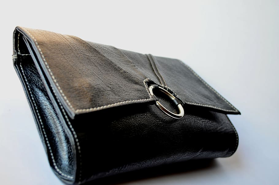How to Clean Leather Purse